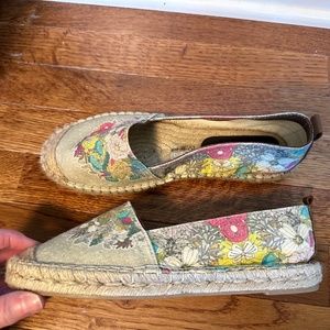 Sundias Tan & Pink Floral Espadrille - Women Size 39. Worn Once or twice